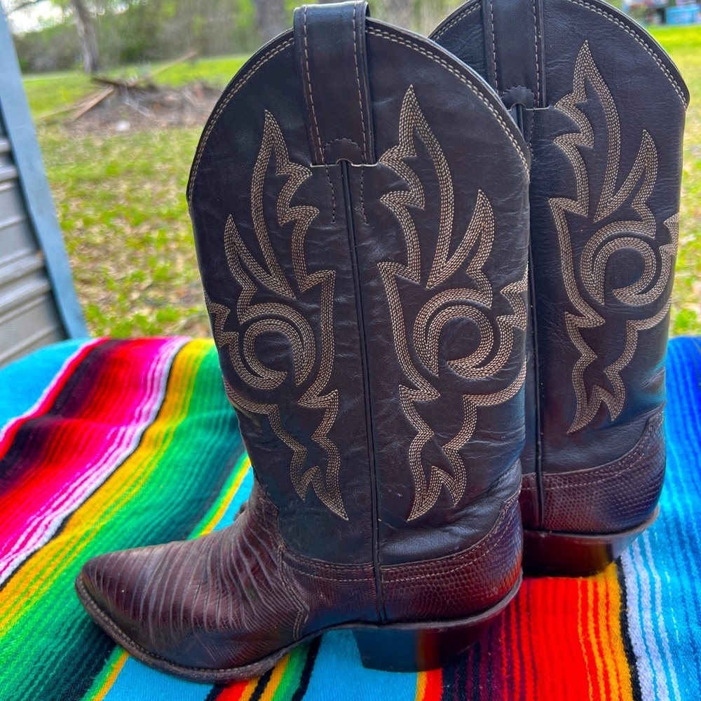 Alligator Skin Western Cowgirl Boots with Embroidered Design size 6B